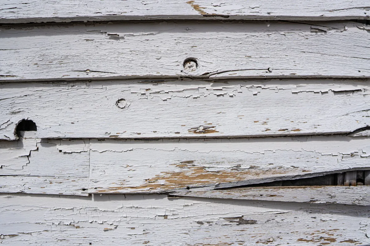 Cracked lap siding with peeling paint
